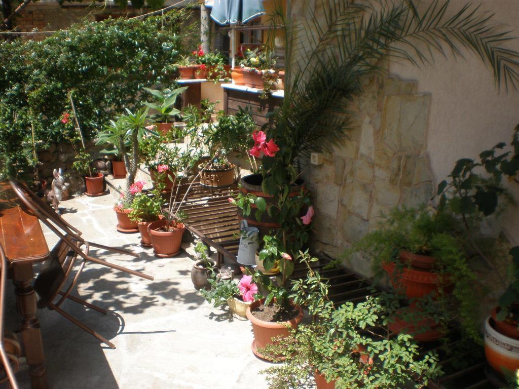 Family Hotel Emilia Sozopol Exterior photo
